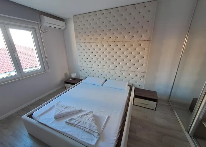 Cathedral Square Apartment *